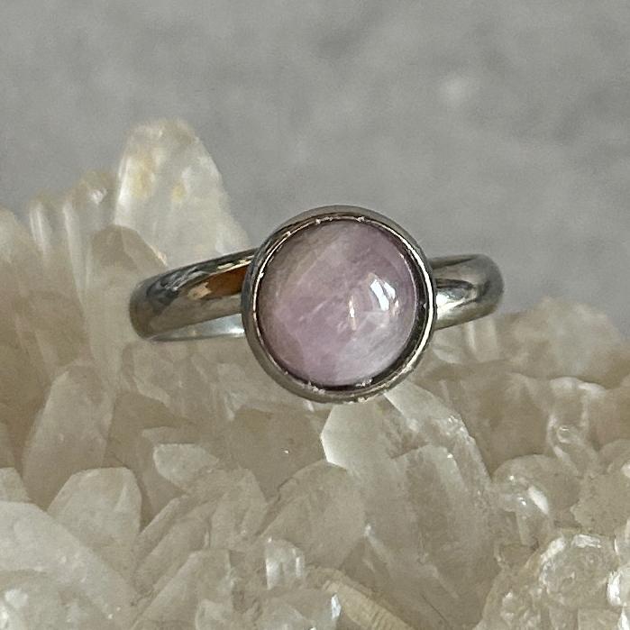 ナイジェリア産 クンツァイト リング/サージカルステンレス フリーサイズ1枚目の画像