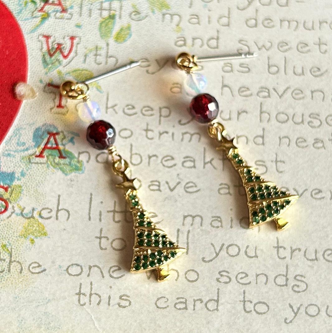 18KGP クリスマスツリーピアス | ガーネット*オパールの上品な輝き1枚目の画像